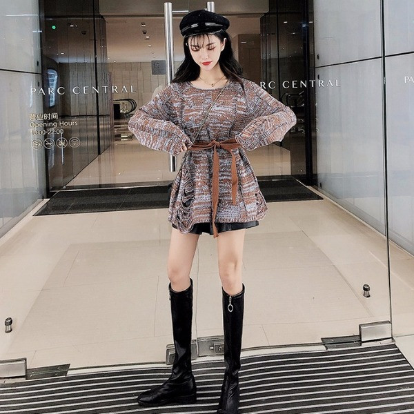 Pulover de dama cu motive rupte si cravate