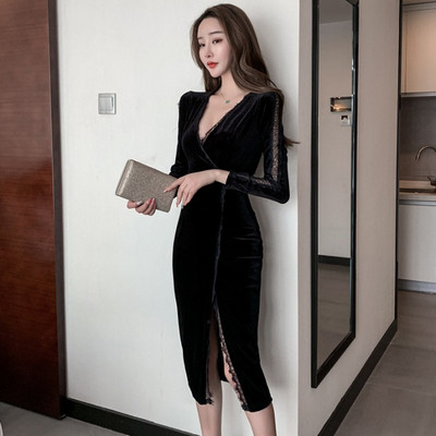 Rochie de dama eleganta cu decolteu spitz si dantela din piele intoarsa ecologica de culoare neagra