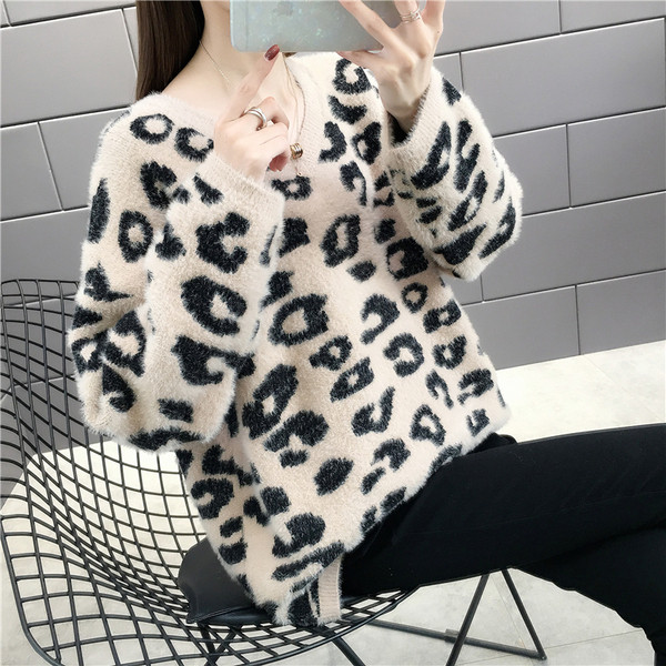 Stílusos női pulóver spitz nyakkivágással, több színben