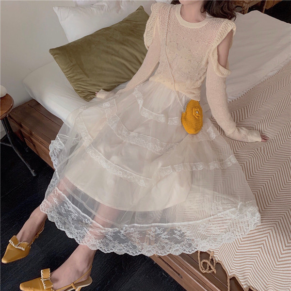 Pulover de dama din tricotat subtire cu umerii goi