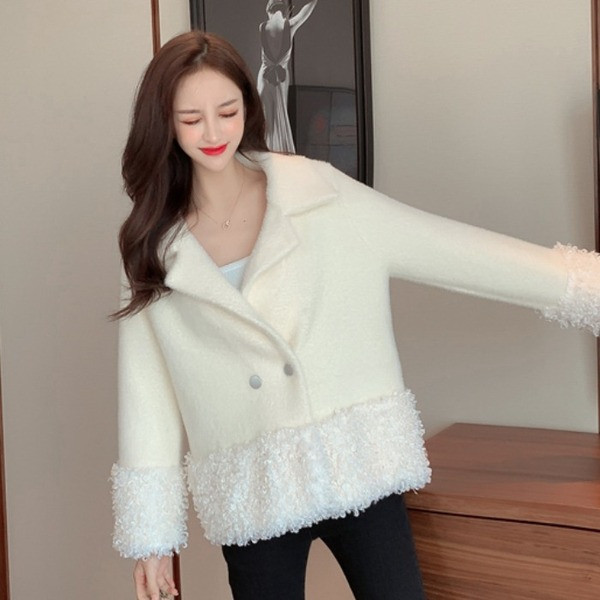 Új modell modern női kabát fehér és fekete gombokkal