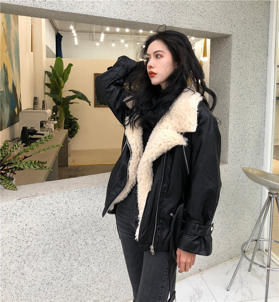 Jachetă neagră lată din piele artificială, cu căptușeală caldă