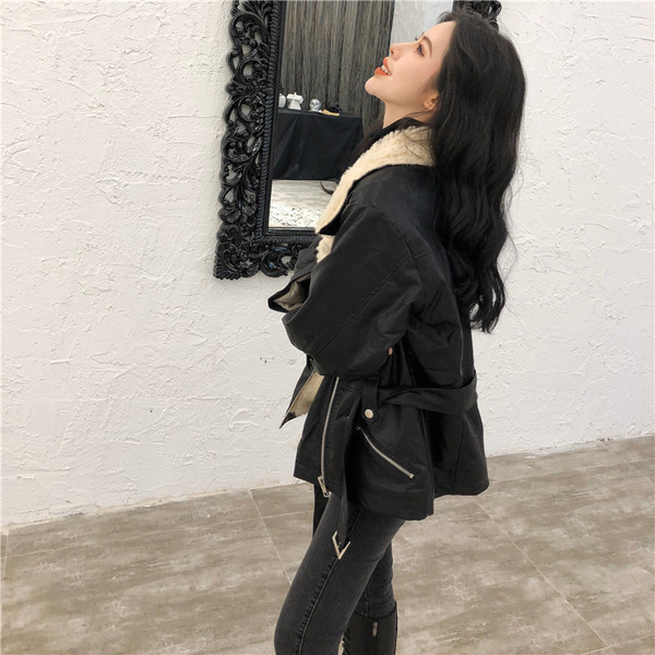 Jachetă neagră lată din piele artificială, cu căptușeală caldă