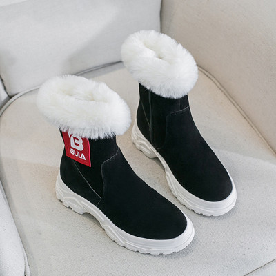 Μοντέρνες γυναικείες χειμερινές μπότες με μαλακή επένδυση σε μαύρο και μπεζ χρώμα