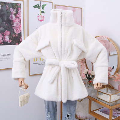 Új modell női kabát zsebekkel és övvel fehér, fekete és barna színben