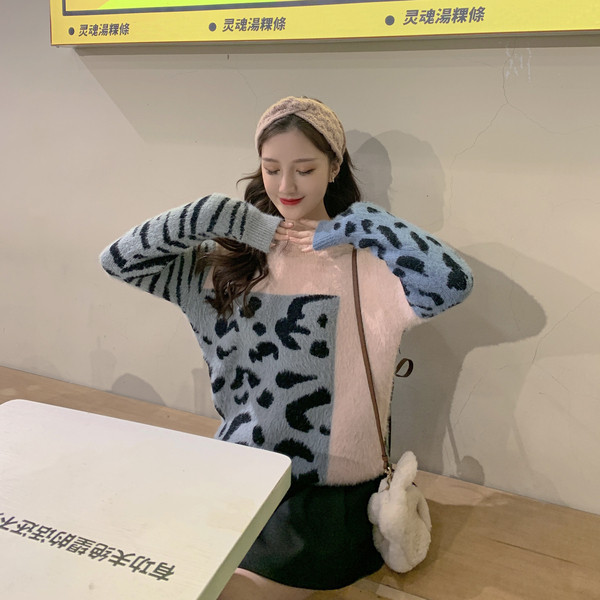 Χνουδωτό γυναικείο πουλόβερ 