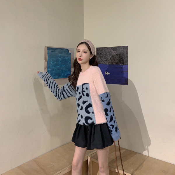 Χνουδωτό γυναικείο πουλόβερ 