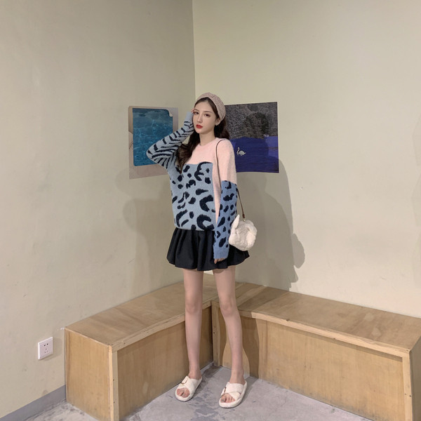 Χνουδωτό γυναικείο πουλόβερ 