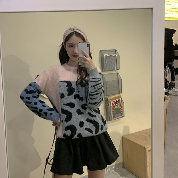 Χνουδωτό γυναικείο πουλόβερ 