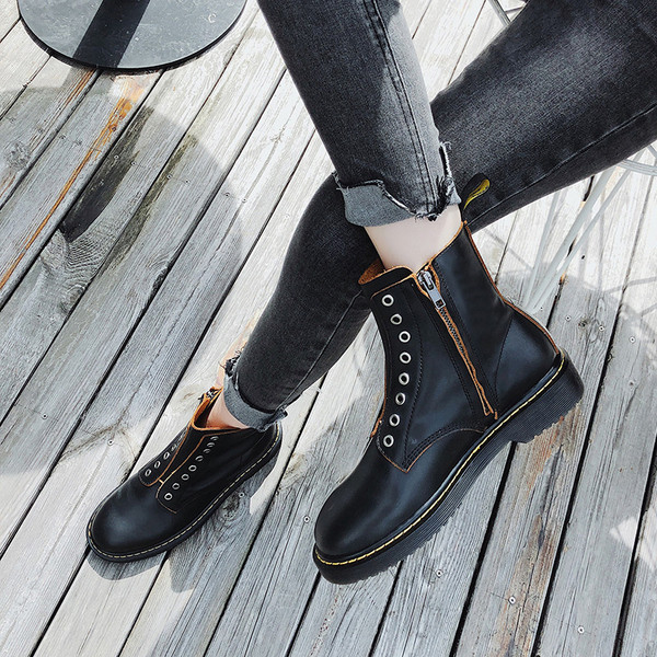 Γυναικείες έκο δερμάτινες μπότες με κορδόνια σε μαύρο χρώμα