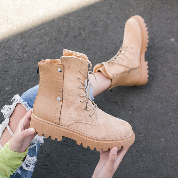 Női alkalmi csizma eko bőrből készült fűzős fekete és bézs színben