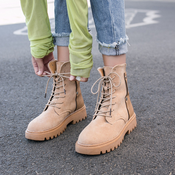 Női alkalmi csizma eko bőrből készült fűzős fekete és bézs színben