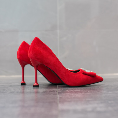 Pantofi de dama eleganti cu catarama metalica model ascutit in rosu si negru