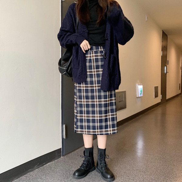 Fusta lunga in carouri cu talie inalta - model drept