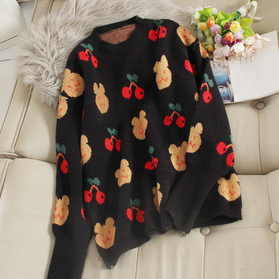 Pulover de dama cu aplicatie si decolteu oval in alb si negru