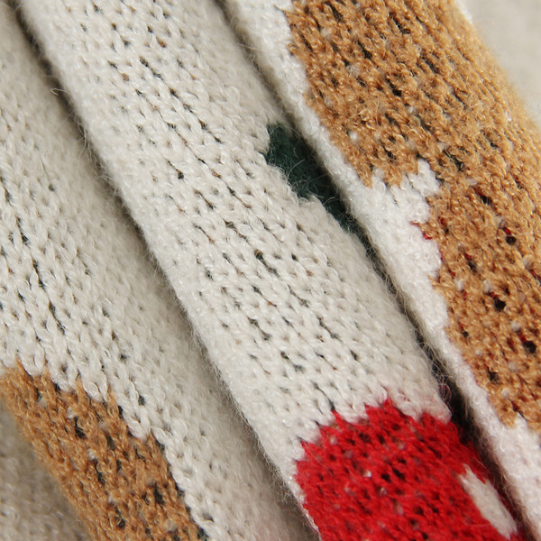 Pulover de dama cu aplicatie si decolteu oval in alb si negru