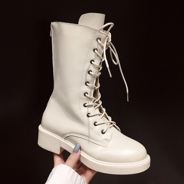 Γυναικείες έκο δερμάτινες μπότες με κορδόνια σε μαύρο χρώμα