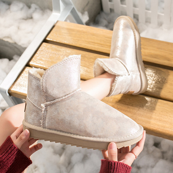 Lapos talpú női téli csizma többféle színben