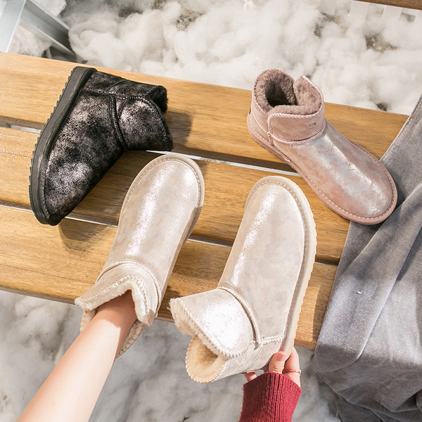 Lapos talpú női téli csizma többféle színben