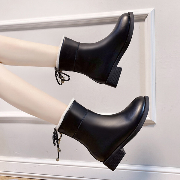 Cizme de iarna din piele de dama cu captuseala moale de culoare neagra