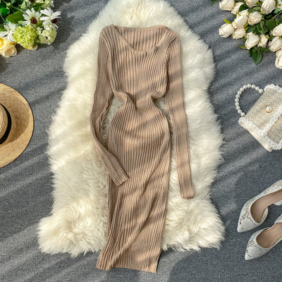 Fényes hatású, kerek nyakkivágású női ruha többféle színben