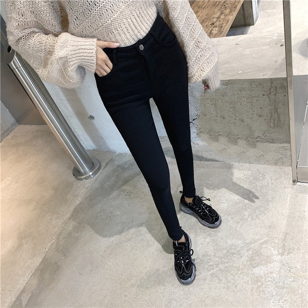 Pantaloni de dama de culoare neagra cu buzunare