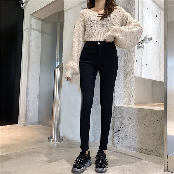 Pantaloni de dama de culoare neagra cu buzunare