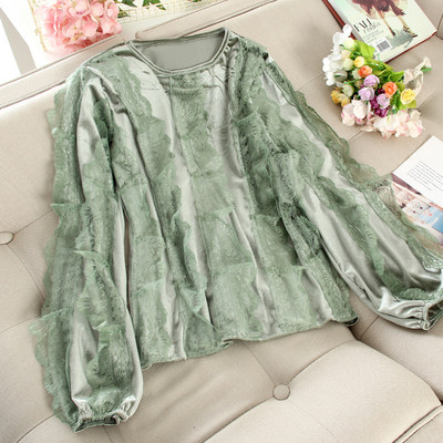 Γυναικεία μπλούζα με δαντέλα και οβάλ λαιμόκοψη έχει πολλά χρώματα