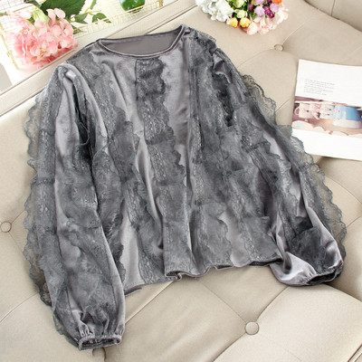 Γυναικεία μπλούζα με δαντέλα και οβάλ λαιμόκοψη έχει πολλά χρώματα