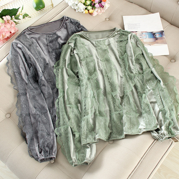 Γυναικεία μπλούζα με δαντέλα και οβάλ λαιμόκοψη έχει πολλά χρώματα