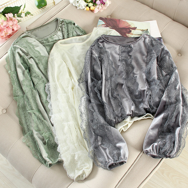 Γυναικεία μπλούζα με δαντέλα και οβάλ λαιμόκοψη έχει πολλά χρώματα