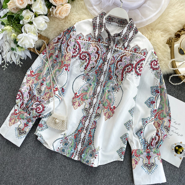 Cămașă colorată de damă cu guler și nasturi clasici