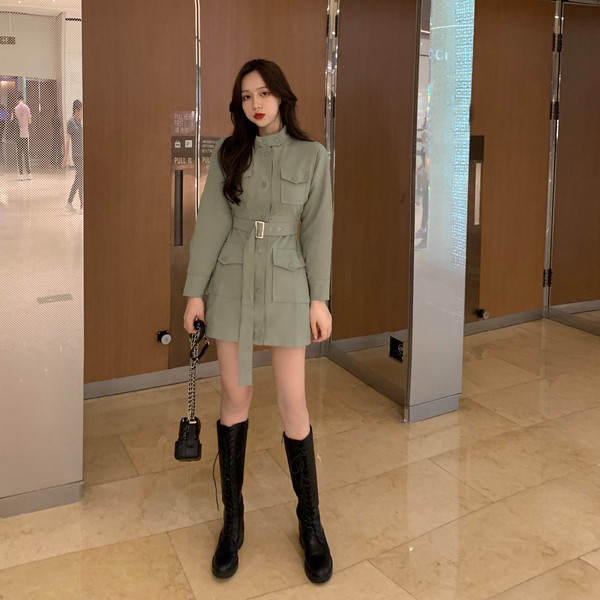 Női ruha típusú ing zöld színben övvel és zsebekkel