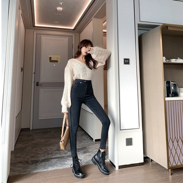 Blugi lungi de culoare neagră, cu închidere asimetrică