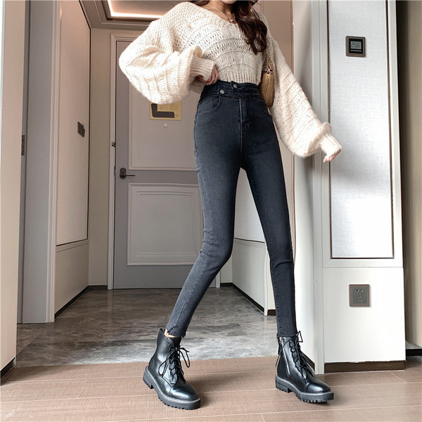 Blugi lungi de culoare neagră, cu închidere asimetrică