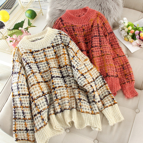 Alkalmi női pulóver aszimmetrikus modell ovális nyakkivágással