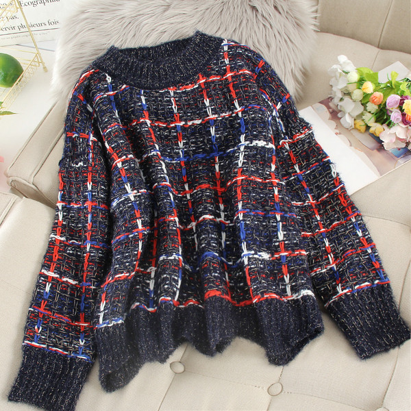 Alkalmi női pulóver aszimmetrikus modell ovális nyakkivágással