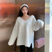 Széles bolyhos pulóver spitz nyakkivágással, két színben