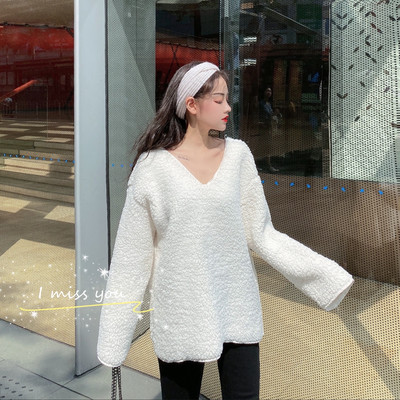 Széles bolyhos pulóver spitz nyakkivágással, két színben