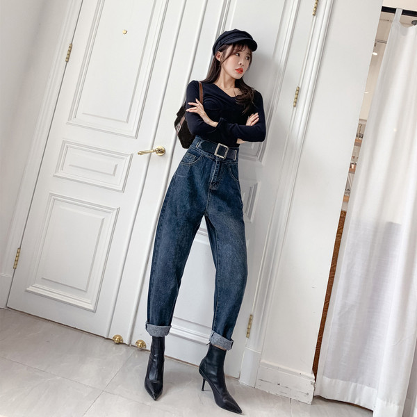 Blugi de dama model drept in albastru cu curea imitatie