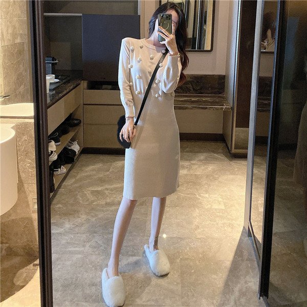 Γυναικείο φόρεμα με τρισδιάστατο στοιχείο σε λευκό και μαύρο χρώμα