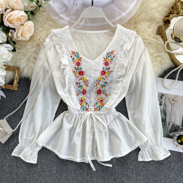 Модерна  дамска риза с бродерия в няколко цвята