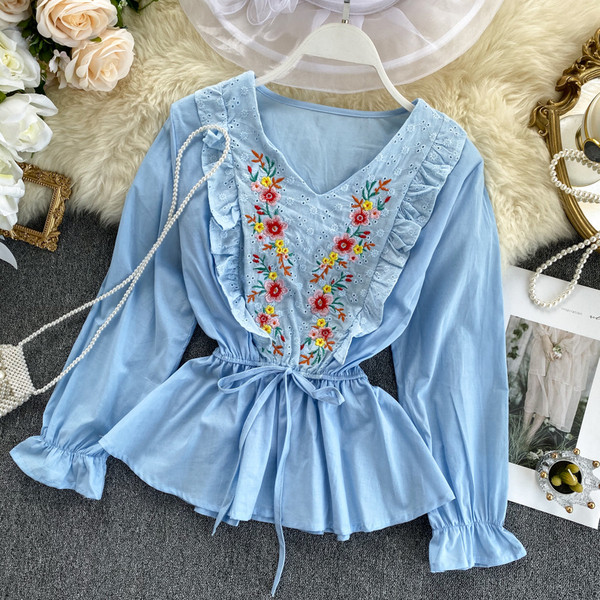 Модерна  дамска риза с бродерия в няколко цвята