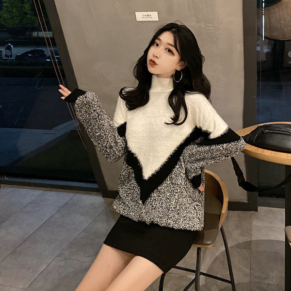 Γυναικείο πουλόβερ με υψηλό γιακά σε λευκό και γκρι χρώμα