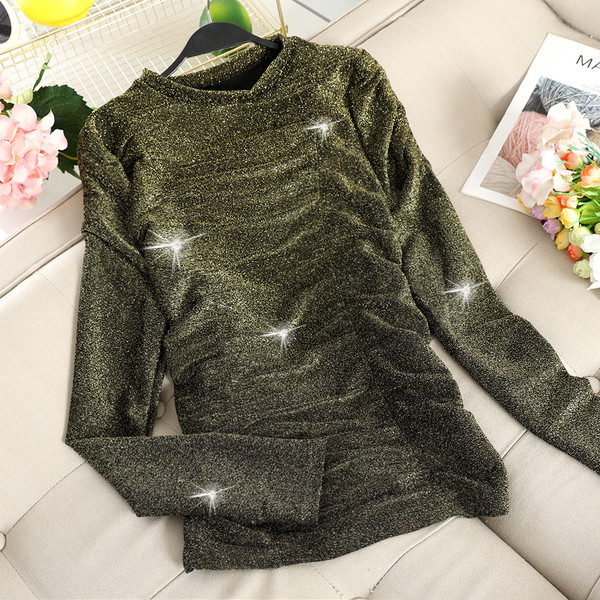 Κομψή γυναικεία μπλούζα με οβάλ λαιμόκοψη και γυαλιστερό αποτέλεσμα σε τρία χρώματα