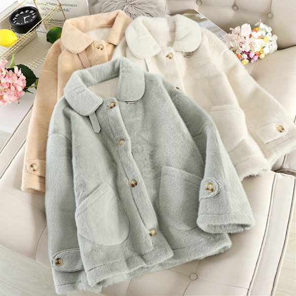 Női kabát zsebekkel és gombokkal több színben