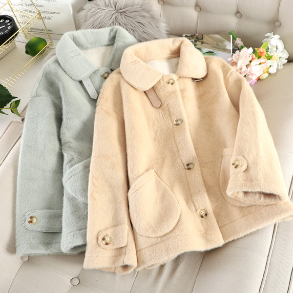 Női kabát zsebekkel és gombokkal több színben