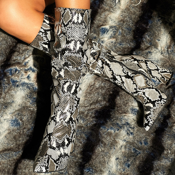 НОВ модел дамски ботуши с дебела ток и животински десен в два цвята 