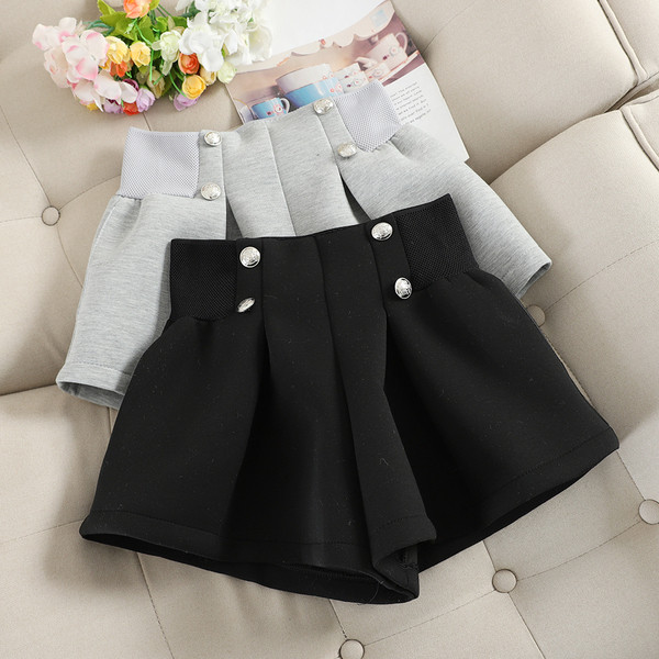 Pantaloni scurți de iarnă cu nasturi în negru și gri