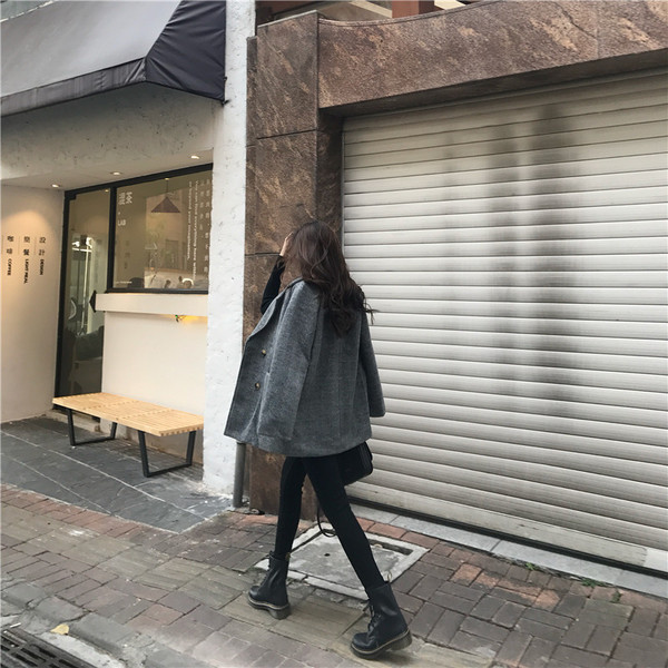 Дамско карирано пролетно-есенно палто в сив цвят с копчета